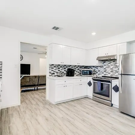 Bellaire West Retreat Villa